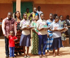 Les enfants ont reçu leurs cadeaux en présence de leurs parents