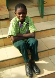 - NANA Mohamed Nouri Dine, en classe de 5ème, handicapé moteur a reçu des chaussures orthopédiques et suit des séances de rééducation. Cet appui a permis à l’enfant d’être autonome.
